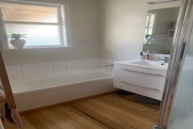 Photo of property in 24 Glasgow Street, Takaro, Palmerston North, 4412