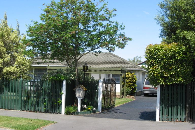 Photo of property in 5 Kyeburn Place, Avonhead, Christchurch, 8042