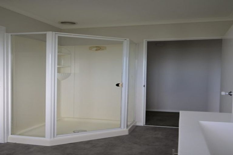 Photo of property in 24 Loughanure Place, Massey, Auckland, 0614