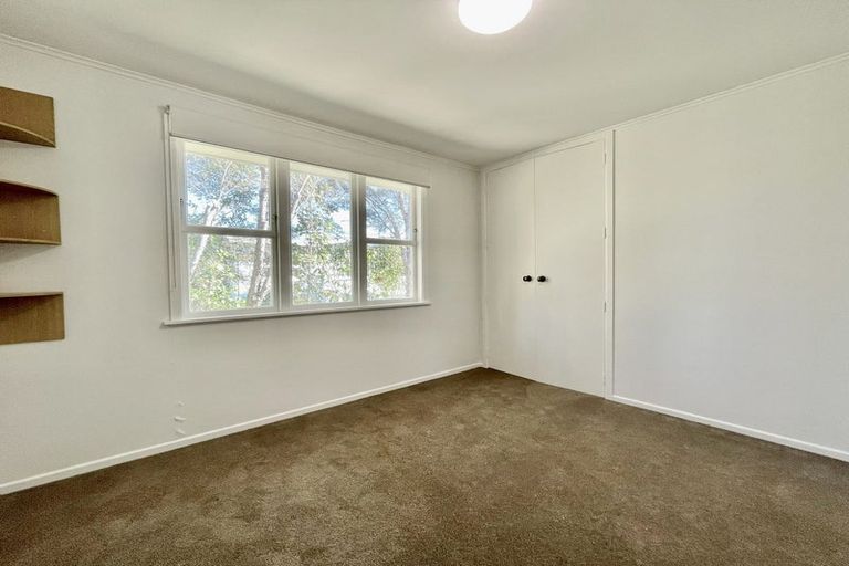 Photo of property in 20 Madison Place, Forrest Hill, Auckland, 0620