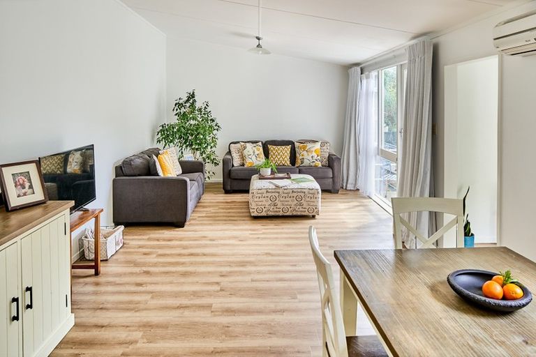 Photo of property in 2/345 Muritai Road, Eastbourne, Lower Hutt, 5013