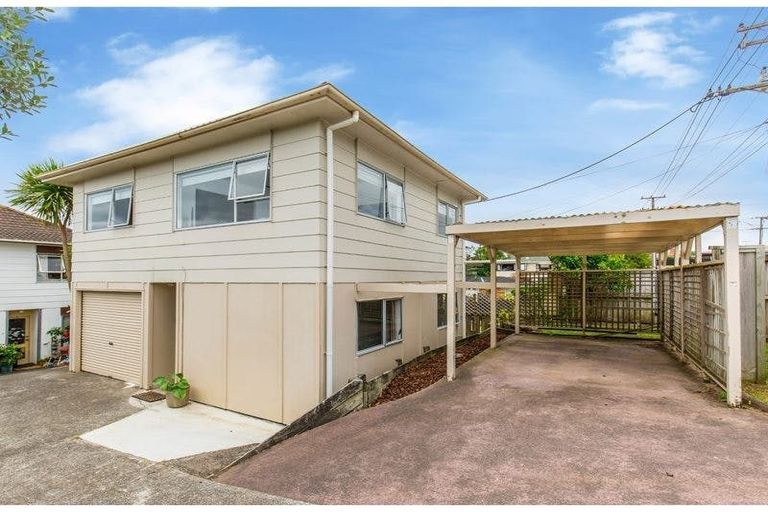 Photo of property in 1/52 Arran Road, Browns Bay, Auckland, 0630