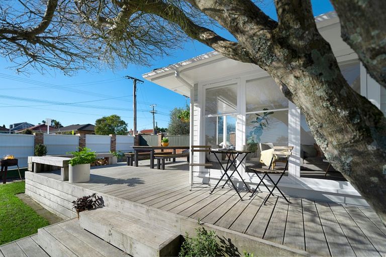 Photo of property in 1/18 Strid Road, Te Atatu South, Auckland, 0610