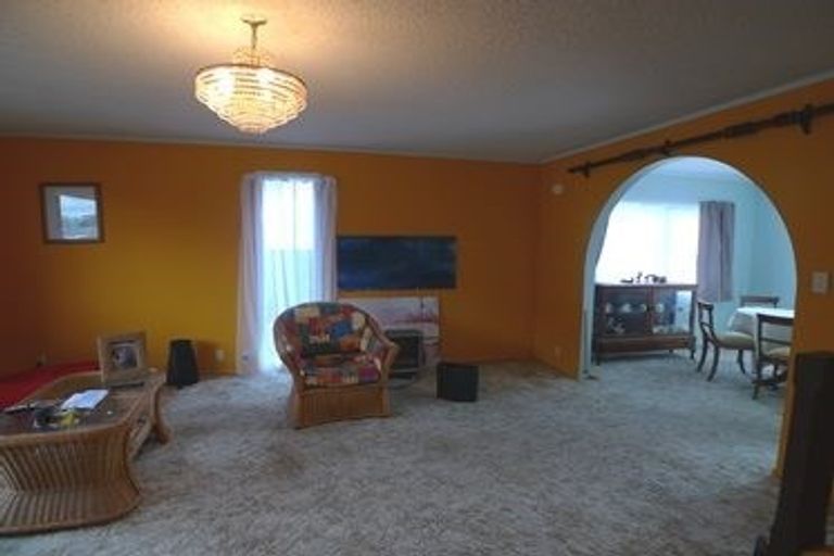 Photo of property in 5 Southern Cross Crescent, Island Bay, Wellington, 6023