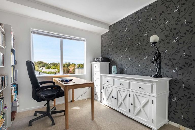 Photo of property in 1/16 Midgley Road, West Harbour, Auckland, 0618