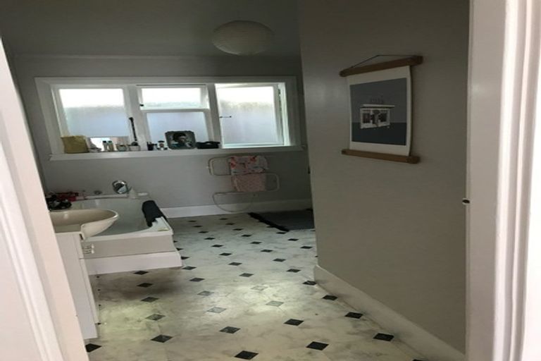 Photo of property in 221 Marine Parade, Seatoun, Wellington, 6022