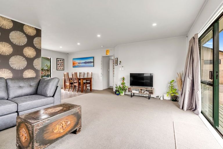 Photo of property in 8a Melleray Place, Randwick Park, Auckland, 2105