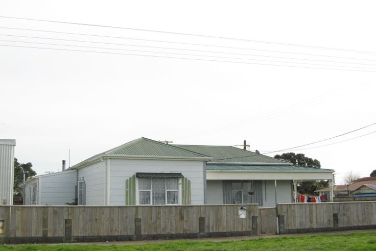 Photo of property in 95 Domett Street, Waitara, 4320