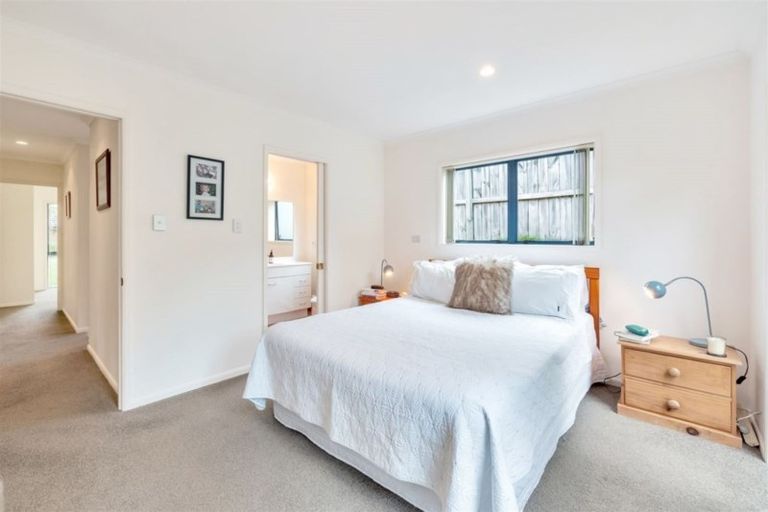 Photo of property in 19 San Pedro Place, Henderson, Auckland, 0612