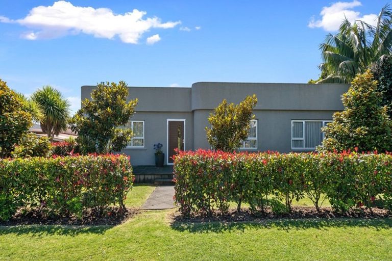 Photo of property in 19 Alberta Road, Glen Avon, New Plymouth, 4312