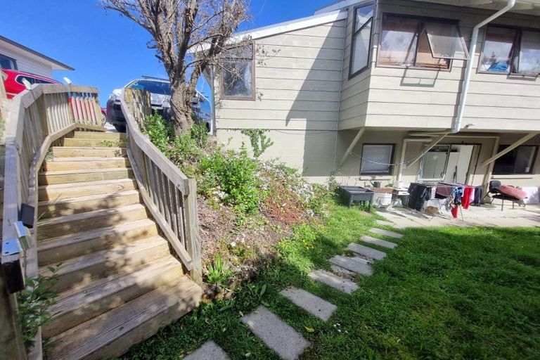 Photo of property in 15a Glen Vista Place, Bayview, Auckland, 0629