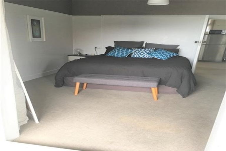 Photo of property in Devonport Apartments, 28/127 Saint Aubyn Street, New Plymouth, 4310