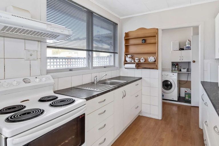 Photo of property in 5 Bird Grove, Stokes Valley, Lower Hutt, 5019