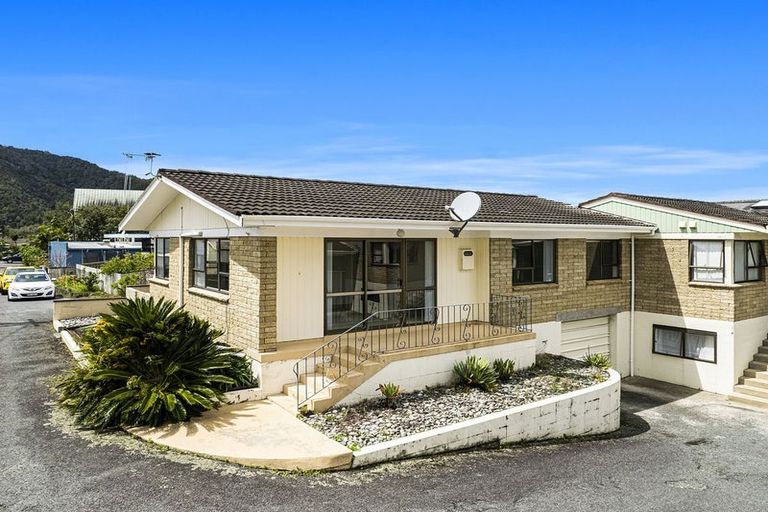 Photo of property in 27 Kamo Road, Regent, Whangarei, 0112