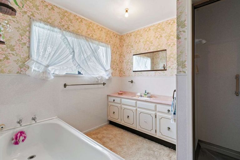 Photo of property in 2/16 Litten Road, Cockle Bay, Auckland, 2014