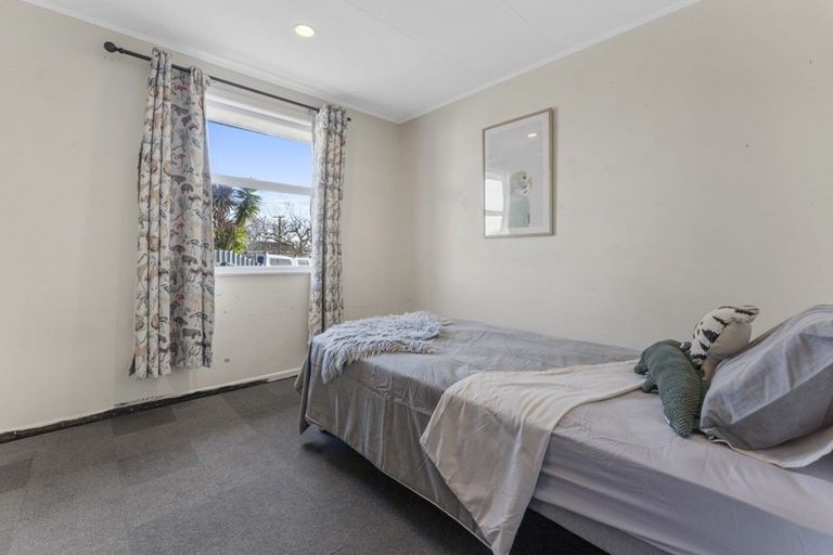 Photo of property in 43 Tararua Terrace, Cloverlea, Palmerston North, 4412