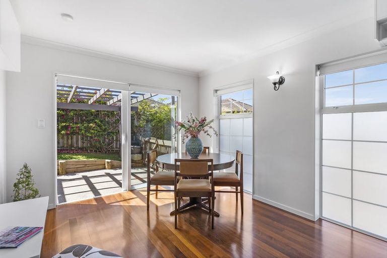 Photo of property in 74 Travis View Drive, Fairview Heights, Auckland, 0632