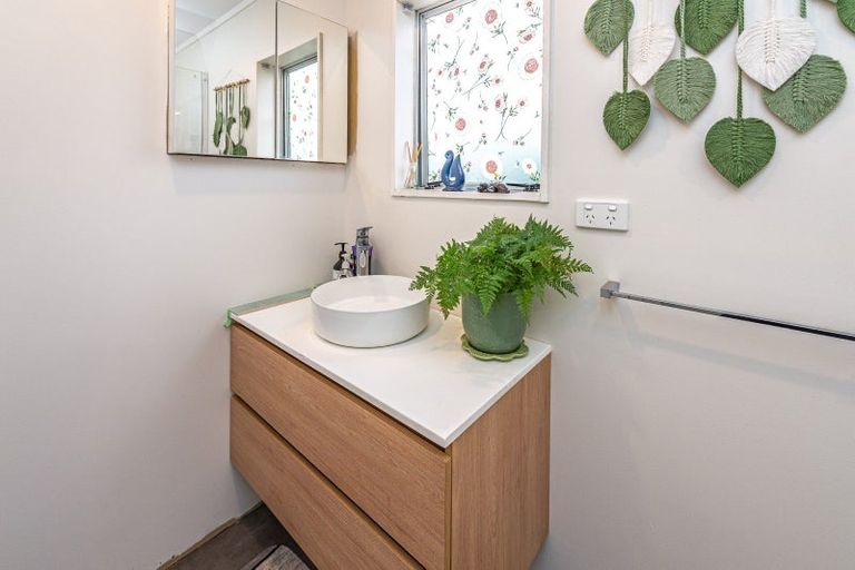 Photo of property in 51 Hussey Street, Waverley, 4510