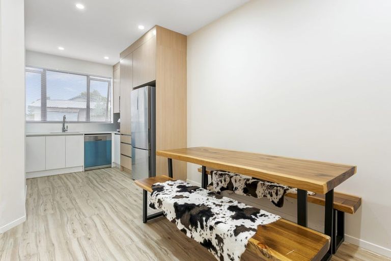 Photo of property in 21d Cherry Tree Place, Massey, Auckland, 0614