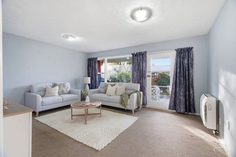 Photo of property in 3/7a Curletts Road, Sockburn, Christchurch, 8042