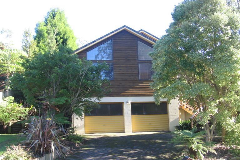Photo of property in 9 Longfellow Parade, Glen Eden, Auckland, 0604