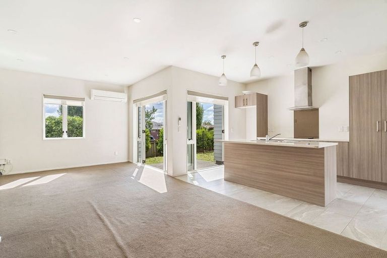 Photo of property in 75 Grove Road, Papakura, 2110