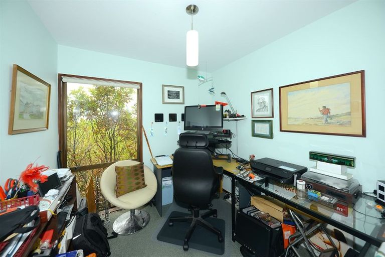 Photo of property in 11 Osmond Lane, Mount Pleasant, Christchurch, 8081