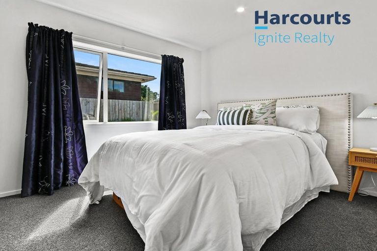 Photo of property in 23a Lane Road, Weymouth, Auckland, 2103