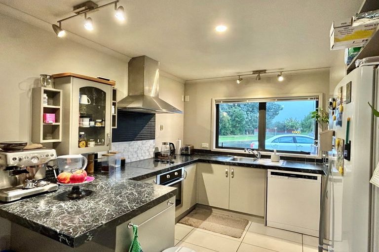 Photo of property in 3 Mcnaughton Place, Onekawa, Napier, 4110