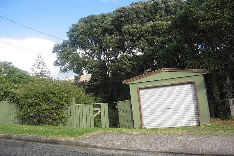 Photo of property in 16 Tangahoe Street, Paekakariki, 5034