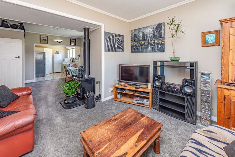 Photo of property in 5 Mosston Road, Castlecliff, Whanganui, 4501