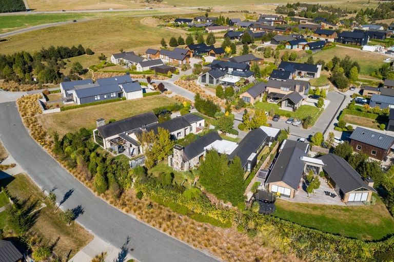 Photo of property in 8 Bretby Court, Jacks Point, Queenstown, 9371