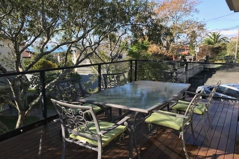 Photo of property in 87 Knights Road, Rothesay Bay, Auckland, 0630