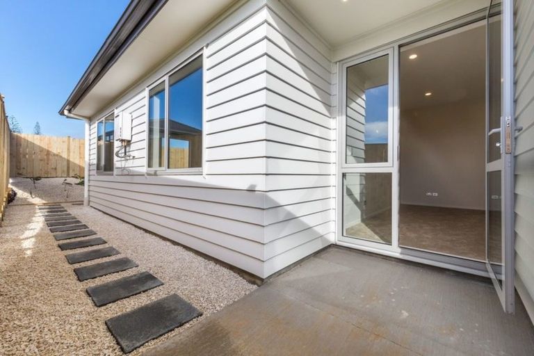 Photo of property in 43 Harriet Johnston Drive, Pokeno, 2402