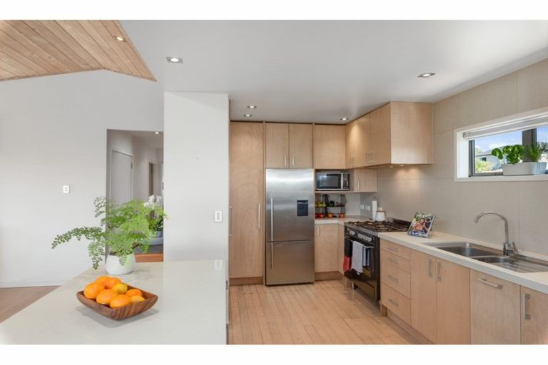 Photo of property in 1/33 Braemar Road, Rothesay Bay, Auckland, 0630