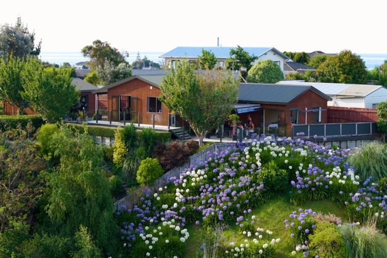 Photo of property in 25 Pine Ridge Terrace, Waikanae Beach, Waikanae, 5036