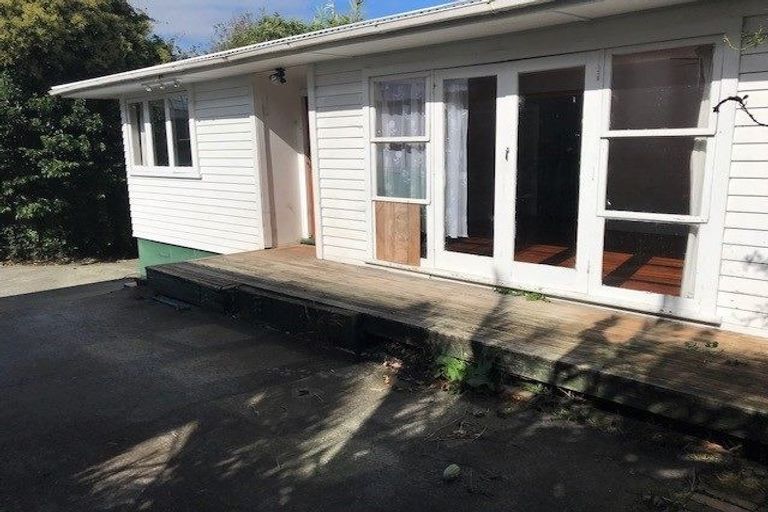 Photo of property in 68a Flanshaw Road, Te Atatu South, Auckland, 0610