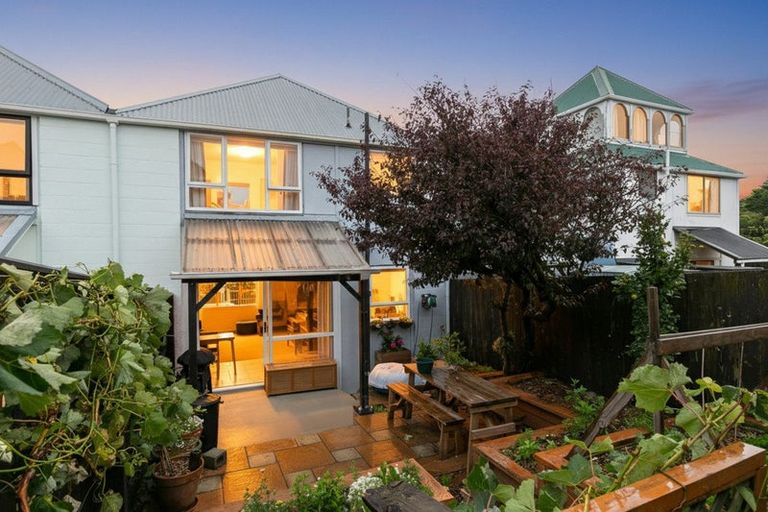 Photo of property in 116 Akaroa Drive, Maupuia, Wellington, 6022