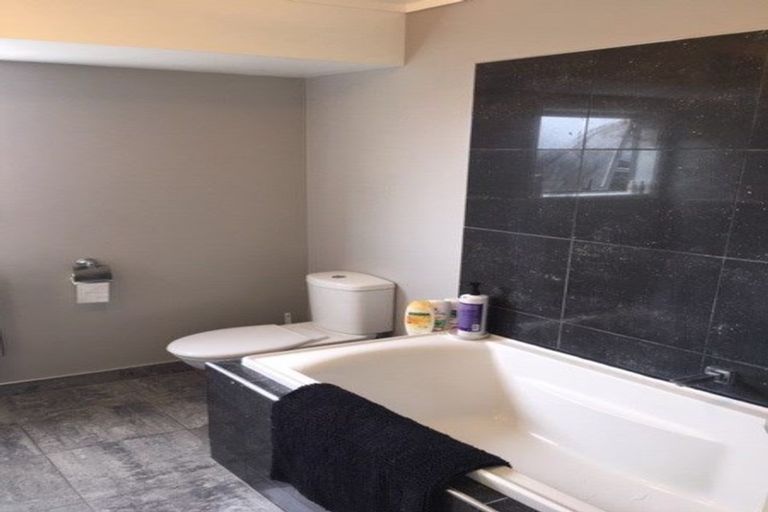 Photo of property in 10 Lorenzen Bay Road, Raglan, 3225