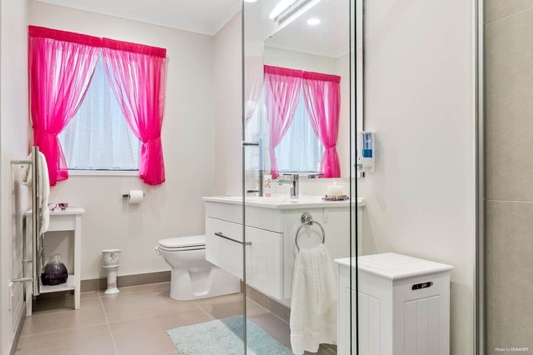 Photo of property in 23a Sandspit Road, Waiuku, 2123