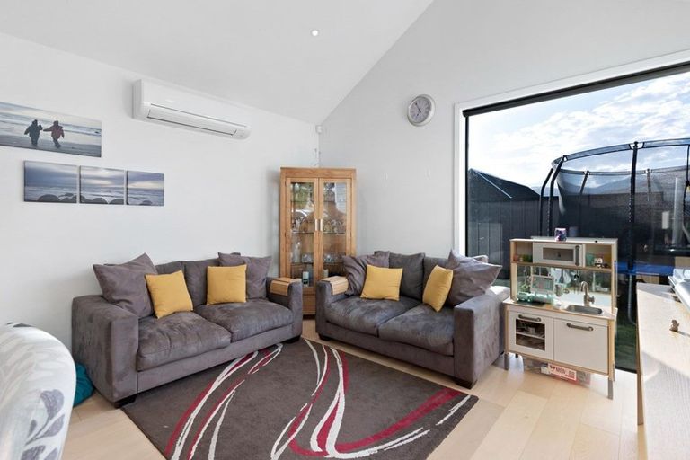 Photo of property in 2 Kotuku Lane, Hobsonville, Auckland, 0616