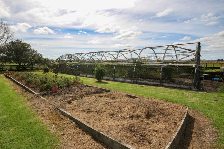 Photo of property in 76 Robertson Road, Ruawai, 0591