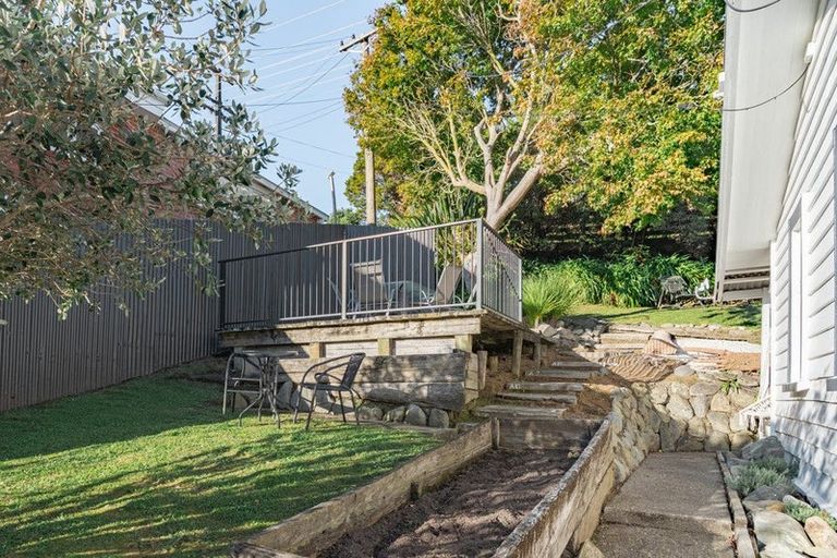 Photo of property in 17a Taranaki Street, Picton, 7220