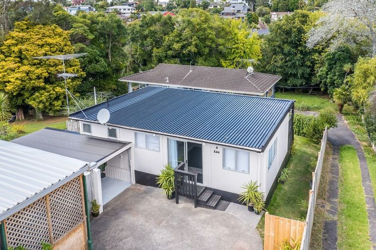 Photo of property in 3/144 Godley Road, Green Bay, Auckland, 0604