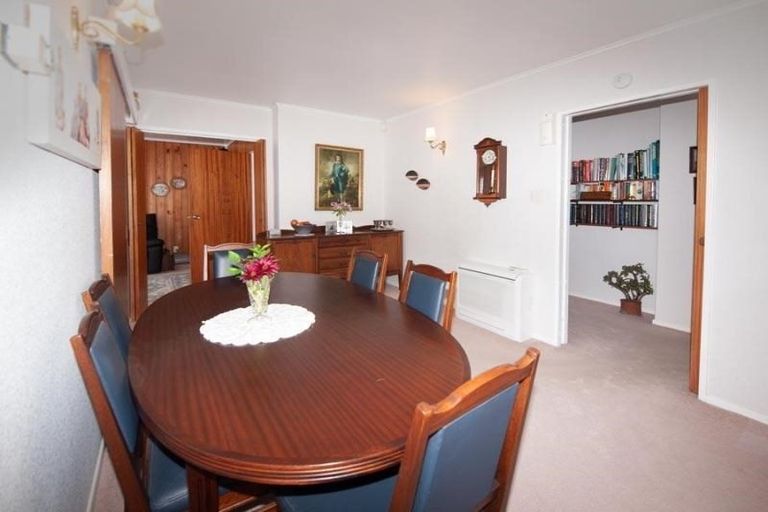 Photo of property in 27 Cranwell Street, Churton Park, Wellington, 6037