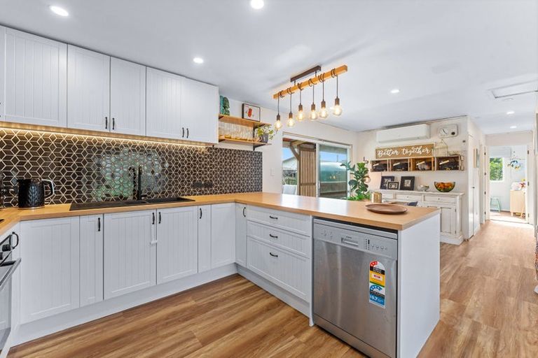 Photo of property in 2326 State Highway 16, Helensville, 0875