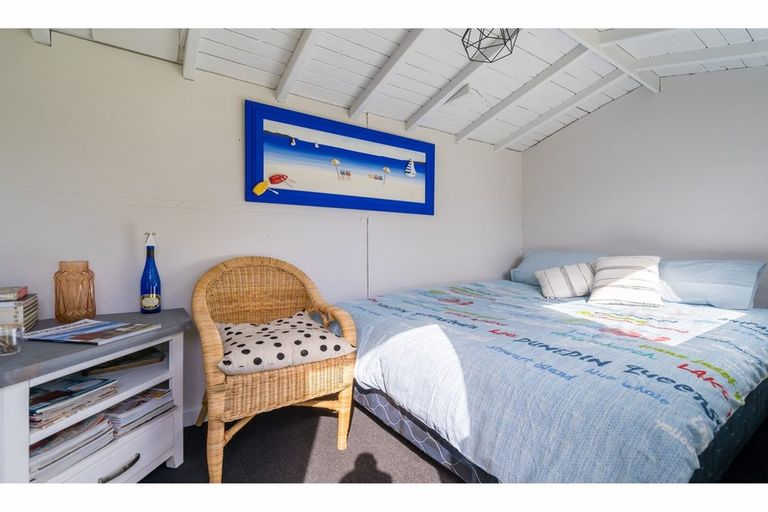 Photo of property in 17 Mihiwaka Road, Long Beach, Port Chalmers, 9081