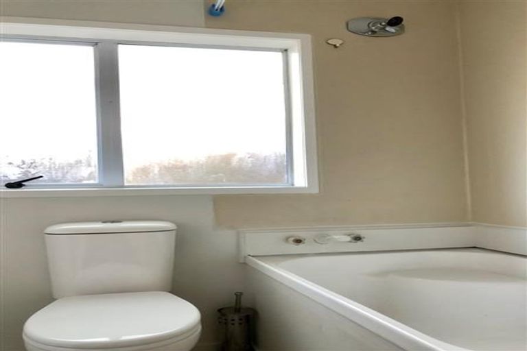 Photo of property in 24 Mirrabooka Avenue, Botany Downs, Auckland, 2010