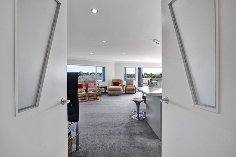 Photo of property in 4a Marchant Place, Westown, New Plymouth, 4310