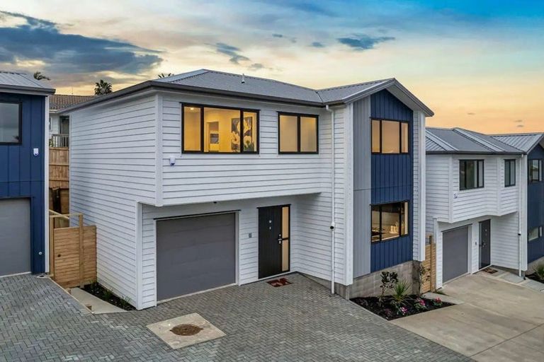 Photo of property in 29c Rotoiti Avenue, Pakuranga Heights, Auckland, 2010